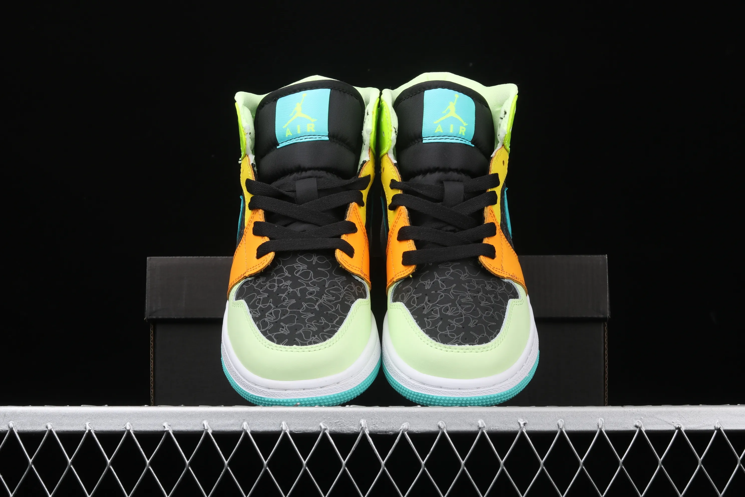 All categories Air Jordan Jordan series basketball shoes Air Jordan 1 Mid Air Jordan 1 Mid SE AJ1 Joe 1 four-leaf clover mid-top basketball shoes BQ6931-037